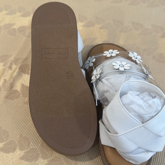 Steve Madden Kids Jashlin Daisy Embellished Sandal - Picture 8 of 11